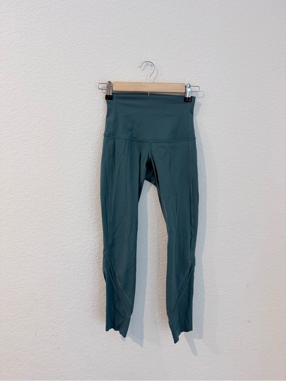Lululemon- Wunder Under Crop High Rise *Roll Down Scalloped Full On Luxtreme 23”